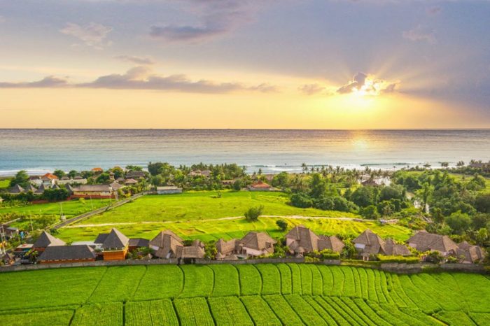 Pererenan bali expats among